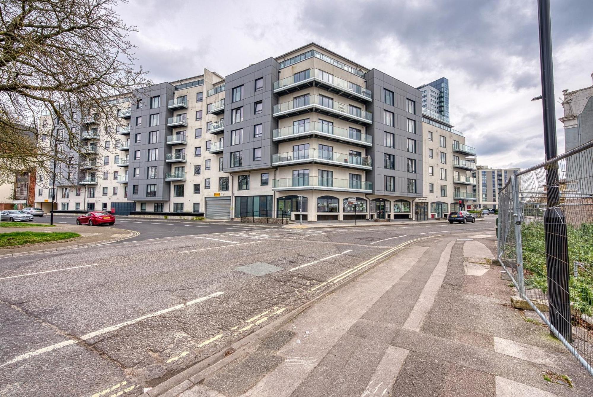 Summer Special Offer!! Cosy, Spacious, Stylish & Modern 2 Bedrooms City Apartment, Prime Location! Sleeps 6, Southampton Ocean Village - By Blue Puffin Stays Exterior foto